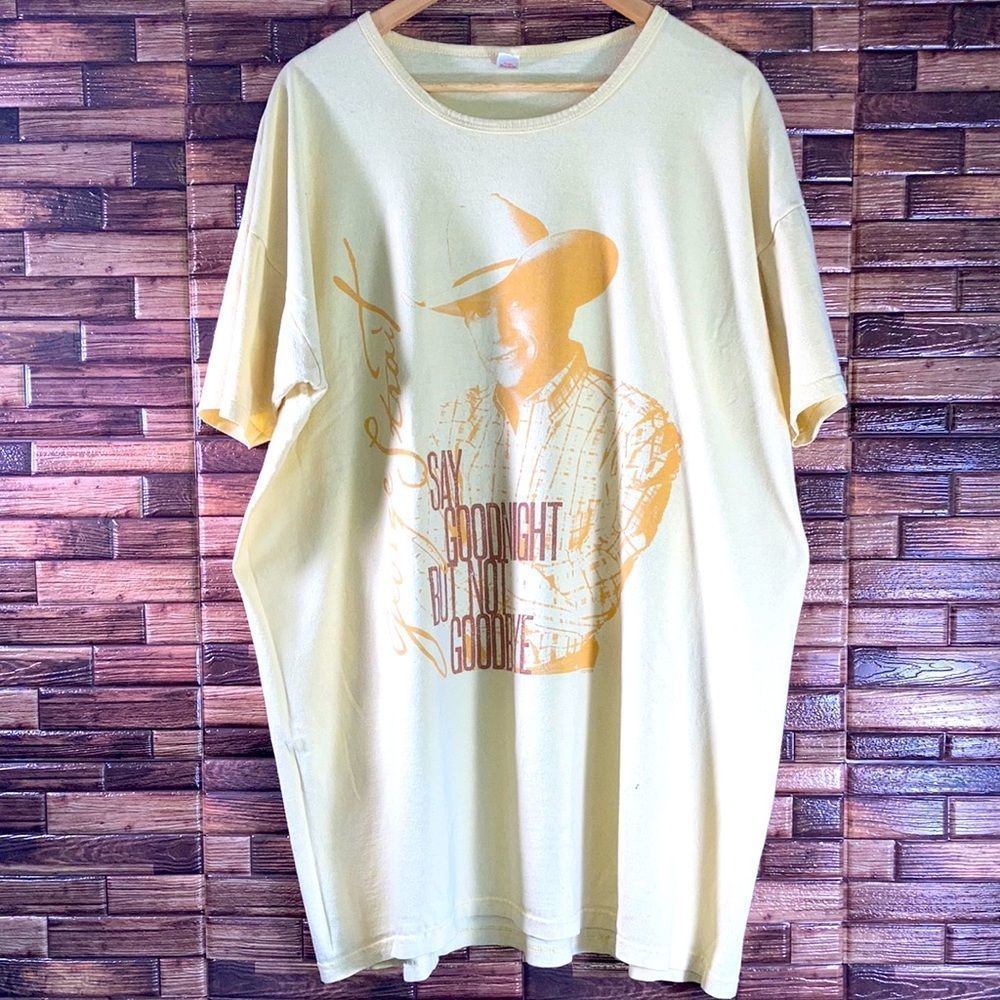 Vintage  Anvil One Size fits all George Strait Shirt in Yellow
